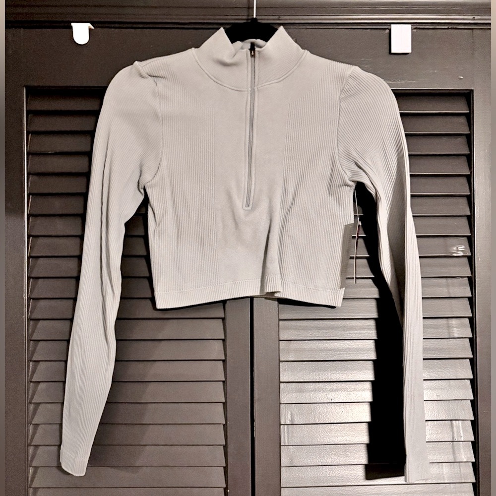 NWT workout crop half zip